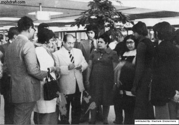 Mohd Rafi with fans