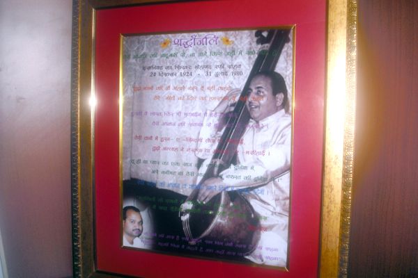(Shradhanjali) Pic. of RAFI Sahab in Temple (1st floor)