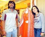 Kareena Kapoor with Chunkey Pandey still3~1.jpg