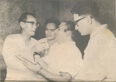 Mohd Rafi with S.D.Burman, Hasrat and Vijay Anand
