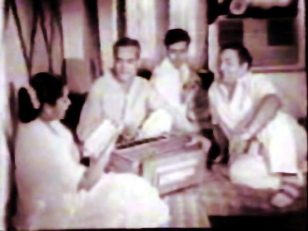 Rafi Sahib during a musical sitting with Asha Bhonsle and O.P.Nayyar