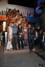 Atul Ruia, Gaytri Ruia, Marc Robinson at Worlds longest fashion walk with 100 models at Skyzone, High Street Phoenix on 1st March 2008 Atul Ruia, Gaytri Ruia, Marc Robinson at Worlds longest fashion walk with 100 models at Skyzone, High Street Phoenix on 1st March 2008 (2).jpg