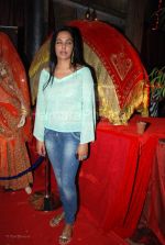 Sunita Menon at Neeta Lulla's store with the team of Jodhaa Akbar in Khar on March 1st 2008 Sunita Menon at Neeta Lulla_s store with the team of Jodhaa Akbar in Khar on March 1st 2008(31).jpg