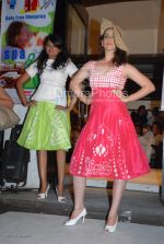 at Ranjeet's daughter Divyanka's fashion show in Vie Lounge on March 10th 2008 at Ranjeet_s daughter Divyanka_s fashion show in Vie Lounge on March 10th 2008(82).jpg