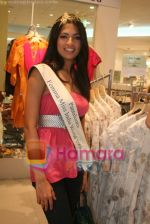 Femina Miss India finalists visit Pantaloon store in Megamall on April 8th 2008 Femina Miss India finalists visit Pantaloon store in Megamall on April 8th 2008 (2).jpg