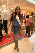 Femina Miss India finalists visit Pantaloon store in Megamall on April 8th 2008 Femina Miss India finalists visit Pantaloon store in Megamall on April 8th 2008 (22).jpg