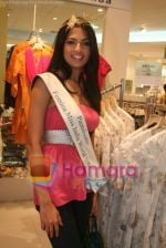 Femina Miss India finalists visit Pantaloon store in Megamall on April 8th 2008 Femina Miss India finalists visit Pantaloon store in Megamall on April 8th 2008 (3).jpg