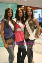 Femina Miss India finalists visit Pantaloon store in Megamall on April 8th 2008 Femina Miss India finalists visit Pantaloon store in Megamall on April 8th 2008 (36).jpg
