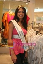 Femina Miss India finalists visit Pantaloon store in Megamall on April 8th 2008 Femina Miss India finalists visit Pantaloon store in Megamall on April 8th 2008 (4).jpg