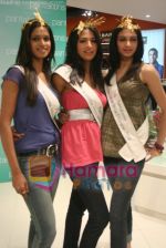 Femina Miss India finalists visit Pantaloon store in Megamall on April 8th 2008 Femina Miss India finalists visit Pantaloon store in Megamall on April 8th 2008 (43).jpg