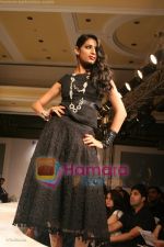 Model walks on the ramp for Archana Kocchar and Vikram Phadnis show at Gitanjali Lifestyle in ITC Parel on April 13th 2008 ~0 Model walks on the ramp for Archana Kocchar and Vikram Phadnis show at Gitanjali Lifestyle in ITC Parel on April 13th 2008 (15)~0.jpg