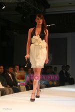 Model walks on the ramp for Archana Kocchar and Vikram Phadnis show at Gitanjali Lifestyle in ITC Parel on April 13th 2008 ~0 Model walks on the ramp for Archana Kocchar and Vikram Phadnis show at Gitanjali Lifestyle in ITC Parel on April 13th 2008 (18)~0.jpg
