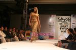 Model walks on the ramp for Archana Kocchar and Vikram Phadnis show at Gitanjali Lifestyle in ITC Parel on April 13th 2008 ~0 Model walks on the ramp for Archana Kocchar and Vikram Phadnis show at Gitanjali Lifestyle in ITC Parel on April 13th 2008 (30)~0.jpg