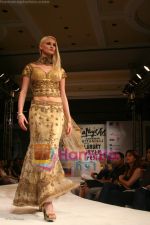 Model walks on the ramp for Archana Kocchar and Vikram Phadnis show at Gitanjali Lifestyle in ITC Parel on April 13th 2008 ~0 Model walks on the ramp for Archana Kocchar and Vikram Phadnis show at Gitanjali Lifestyle in ITC Parel on April 13th 2008 (31)~0.jpg
