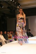 Model walks on the ramp for Archana Kocchar and Vikram Phadnis show at Gitanjali Lifestyle in ITC Parel on April 13th 2008 ~0 Model walks on the ramp for Archana Kocchar and Vikram Phadnis show at Gitanjali Lifestyle in ITC Parel on April 13th 2008 (37)~0.jpg