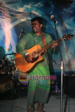 Raghu Dixit at the launch of Myspace.com in Taj Land_s End on  April 17th 2008 (25).JPG