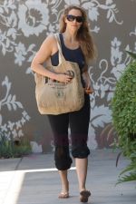 Elizabeth Berkley leaving her yoga class in Hollywood carrying a FEED bag in Los Angeles, California on 26th August 2009 - IANS-WENN (4).jpg
