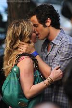 Hilary Duff and Penn Badgley On The Set Of GOSSIP GIRL in New York City on 26th August 2009 Hilary Duff and Penn Badgley On The Set Of GOSSIP GIRL in New York City on 26th August 2009 (18).jpg