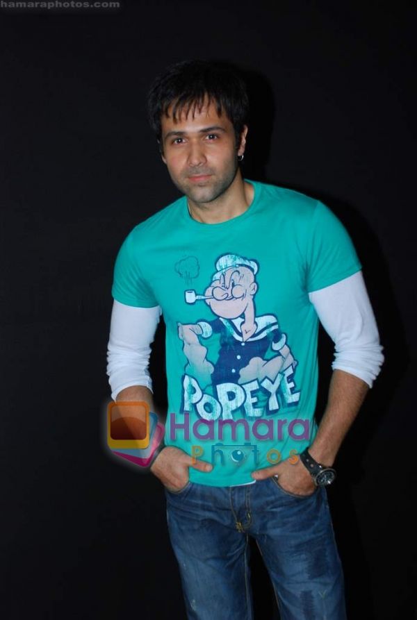 http://www.hamaraphotos.com/albums300/wpw-20091115/normal_Emraan%20Hashmi%20at%20Tum%20Mile%20promotional%20event%20on%20Children_s%20day%20in%20Phoneix%20Mill%20on%2014th%20Nov%202009%20%284%29.JPG