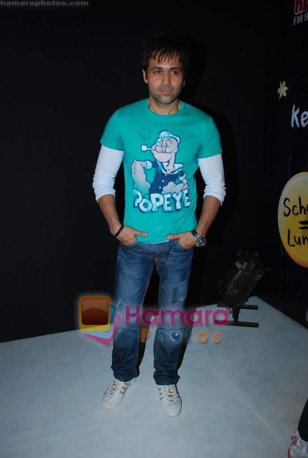 http://www.hamaraphotos.com/albums300/wpw-20091115/normal_Emraan%20Hashmi%20at%20Tum%20Mile%20promotional%20event%20on%20Children_s%20day%20in%20Phoneix%20Mill%20on%2014th%20Nov%202009%20%287%29.JPG