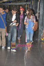 Hrithik Roshan, Suzanne Roshan, Barbara Mori arrives in Mumbai Airport on 19th May 2010 (3).JPG