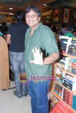 at Pankaj Udhas_s Shaayar album launch in Landmark on 10th Aug 2010 (55).JPG