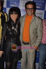 Akshay Kumar at Neeta Lulla Show at Lakme Winter fashion week day 5 on 21st Sept 2010 (11).JPG