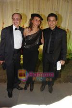 at Vivek and Priyanka Oberoi_s wedding reception in ITC Grand Maratha, Mumbai on 31st Oct 2010 (164).JPG