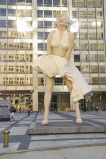 Marilyn Monroe Statue Unveiling at Pioneer Court in Chicago on July 15, 2011.jpg
