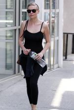 Kirsten Dunst Snapped while leaving gym in New York on 15th July 2011 (3).jpg