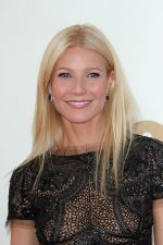 Gwyneth Paltrow attends the 63rd Annual Primetime Emmy Awards in Nokia Theatre L.A. Live on 18th September 2011 (2).jpg