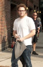 Seth Rogan arriving to the Late Show with David Letterman in The Ed Sullivan Theater on September 26, 2011.jpg