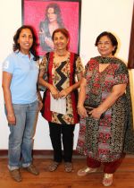 Niki Hingad, Vipta Kapadia and Devyani Pareek at Rutuja Padwal's art show inauguration Niki Hingad, Vipta Kapadia and Devyani Pareek at Rutuja Padwal_s art show inauguration.jpg