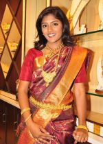 Eesha Telugu Actress wedding Saree photos (15)_5385881781763.jpg