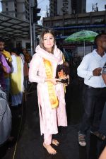 Himesh Reshammiya with wife spotted at Sidhivinayak temple on 24th July 2019 (16)_5d3aa7d2db5d9.JPG