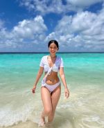 Megna Mukherjee in bikini (4)_64608613e8f50.jpeg