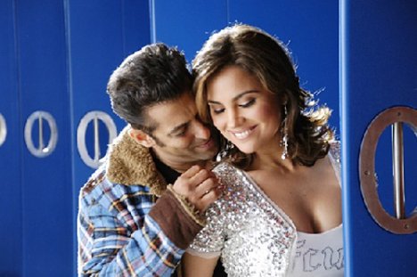 Salman Khan and Lara Dutta in Partner