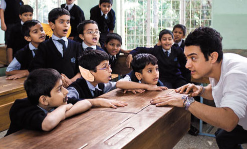Aamir Khan with Children in Taare Zameen Par