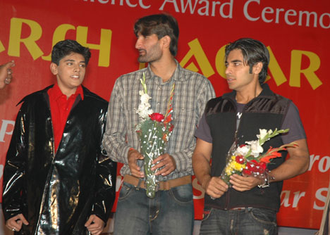 Harsh Nagar with cricketers Salman Batt and Sohail Tanvir
