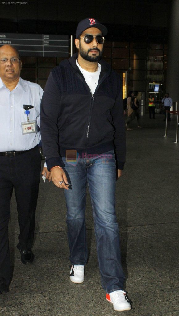 Abhishek Bachchan snapped at the airport on 12th July 2016 shown to user