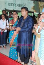 Ram Kapoor, Pallavi Subhash at Basera team celebrate Ganesh festival in Oberoi Mall on 28th Aug 2009 (7).JPG
