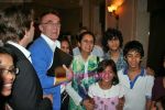 Danny Boyle meets Slumdog kids in Mumbai on 31st Oct 2009 (7).JPG