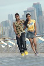 Suriya, Shruti Haasan in 7aum Arivu 7th Sense Movie Stills (6).JPG