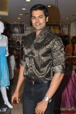 Ganesh Venkatraman attends MEBAZ Winter Wedding Collection Launch on 19th October 2011 (5).JPG