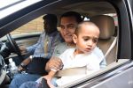 Aamir Khan takes off to Hilton Shilim with Azad for his birthday bash in Mumbai on 13th March 2015 (18)_55042696aedbe.JPG