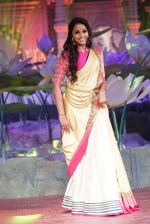Smita Vallurupalli at An Ode To Weaves and Weavers Fashion show at HICC Novotel, Hyderabad on June 21, 2016 (8)_576be039a86e5.JPG