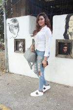 Gizzele Thakkar spotted at bandra on 15th May 2018 (5)_5afbe20214d41.JPG