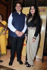 CM Devendra Fadnavis with wife Amruta Fadnavis at the red carpet of NBT Utsav Awards 2019 (24)_5d3ea6b19af41.jpg