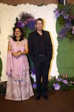 Kunal Kohli and Ravina Kohli Pose for media at the reception of Karan Deol and Drisha Acharya on 18 Jun 2023 (2)_64906801a9f75.jpeg