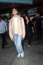 Mihir Ahuja and The Archies cast seen at the airport on 20 Jun 2023 (6)_6491bf0ccab08.JPG